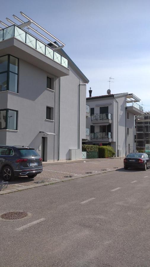 Delle Rose Apartment Eraclea Mare Bagian luar foto